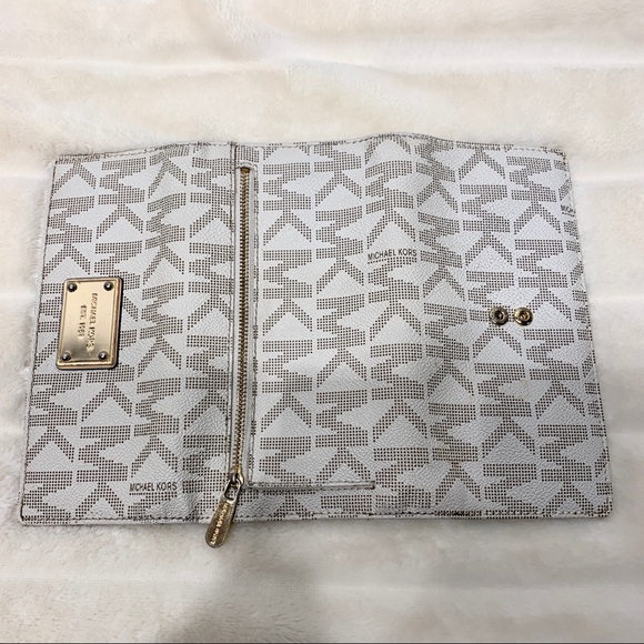 Michael Kors Wallet - Picture 3 of 3